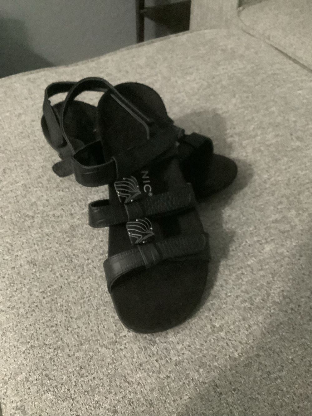 Vionic Black Strappy Comfort Sandals, size 9.